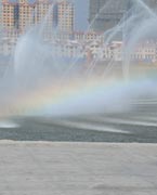 晉陽(yáng)湖噴泉
　　晉陽(yáng)湖公園是城市綜合型生態(tài)濱水公園，其景觀工程分為10大區(qū)域，有生態(tài)自然游覽區(qū)、僑鄉(xiāng)文化廣場(chǎng)區(qū)、古厝文化體驗(yàn)區(qū)、濕地生態(tài)科普區(qū)、城市文化廣場(chǎng)區(qū)、生態(tài)島休閑區(qū)、山林沙地游玩區(qū)和水上活動(dòng)區(qū)。 