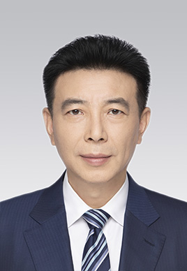 陳贄，男，漢族，1965年10月生，研究生學(xué)歷，中共黨員，現(xiàn)任人民日?qǐng)?bào)社編委委員、海外版編輯部總編輯。