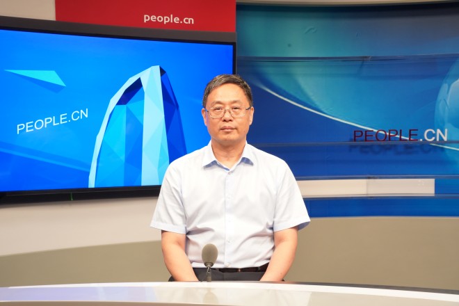 中國藝術(shù)研究院院長、黨委副書記周慶富做客人民網(wǎng)。張力洋攝