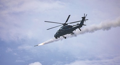 陸軍某旅組織武裝直升機(jī)實(shí)彈射擊訓(xùn)練
